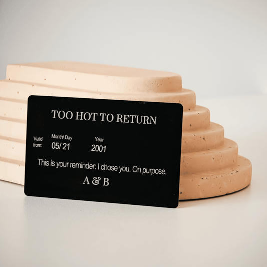 Card cadou personalizat de cuplu, text „Too Hot To Return"