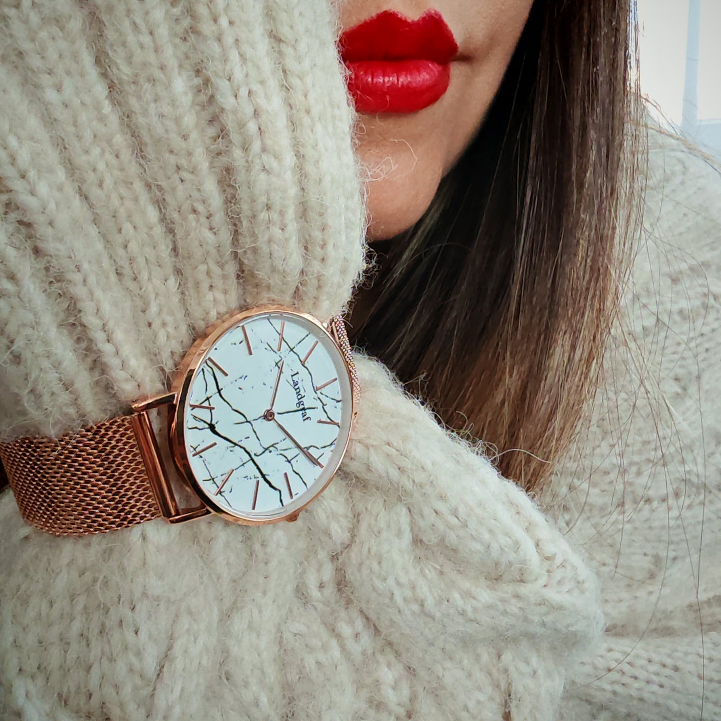 Women's watch with marble dial and mesh bracelet