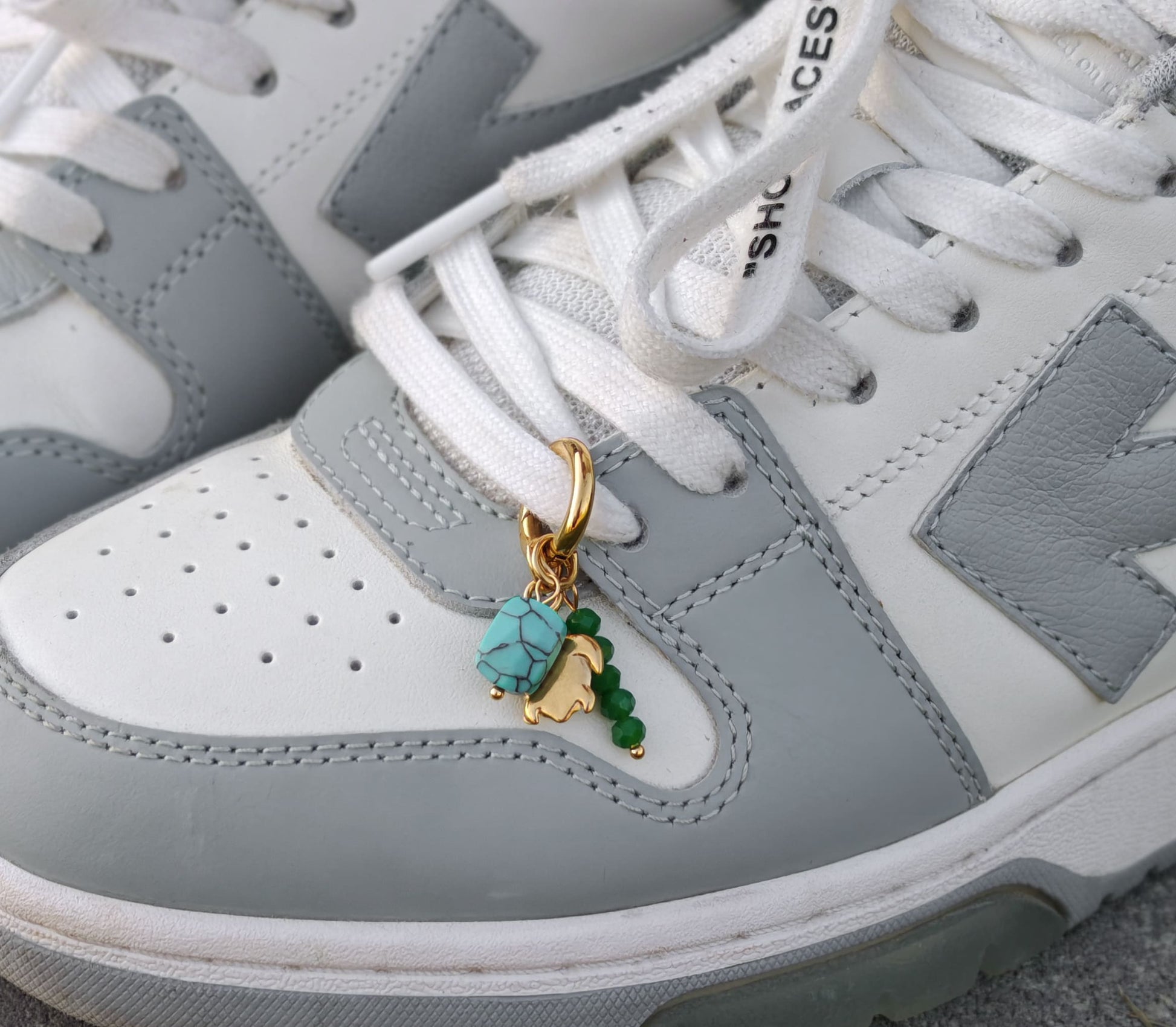 Charmuri fashion pentru sneakerși – set de 2 piese cu inimă, broscă țestoasă sau soare.