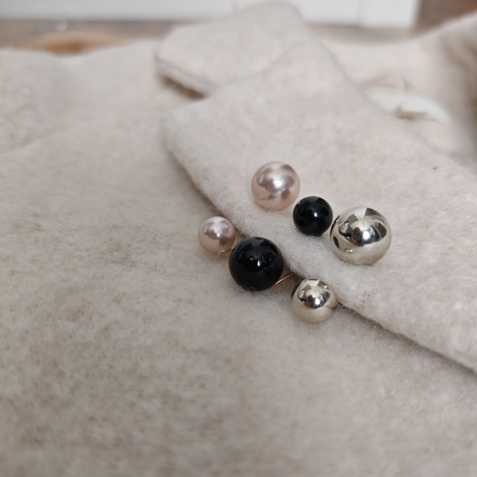 Set Fashion 3 Broșe cu Perle Stil Modern și Minimalist - Platera Romania