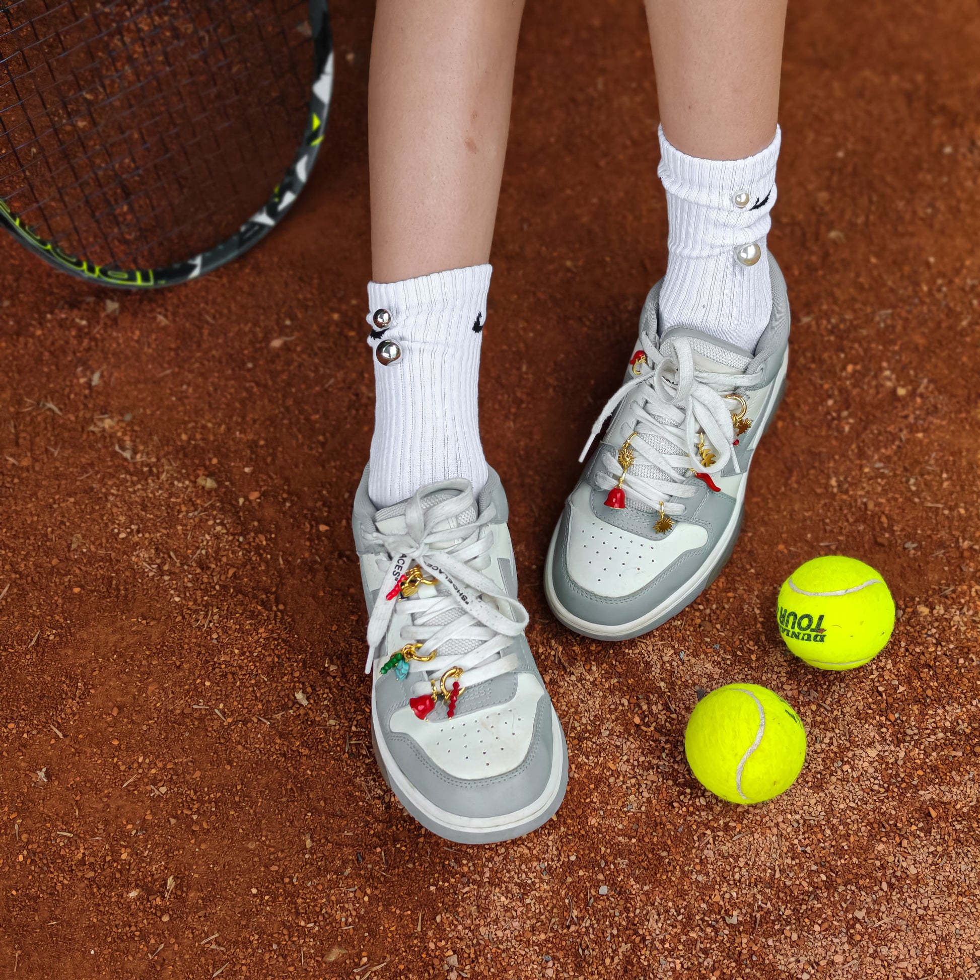 Charmuri fashion pentru adidași – accesorii moderne pentru outfituri creative.