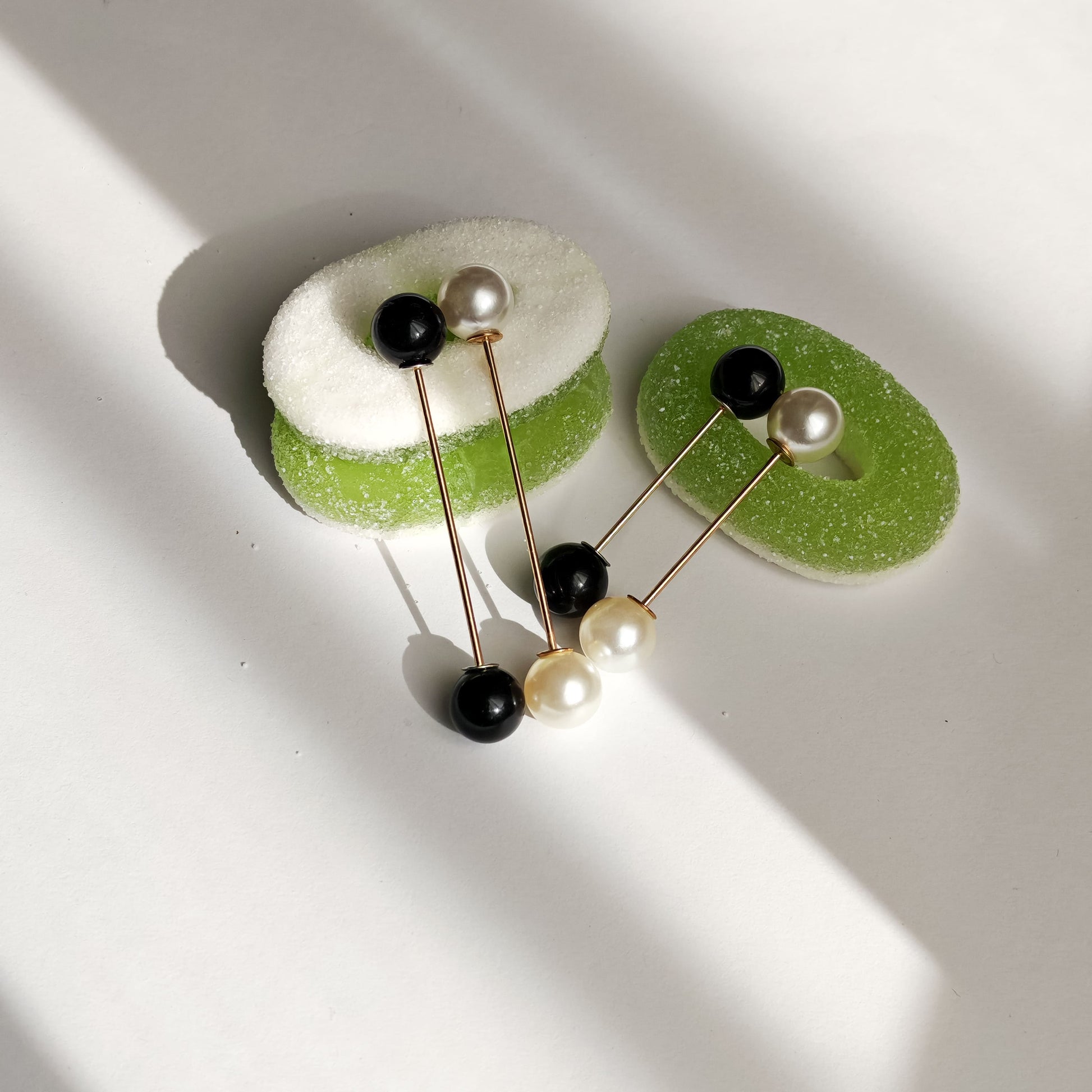 Set 4 Ace Decorative cu Perle Albe și Negre Accesorii Fashion Statement - Platera Romania