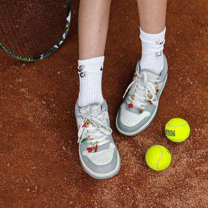 Charmuri fashion pentru adidași – accesorii moderne pentru outfituri creative.