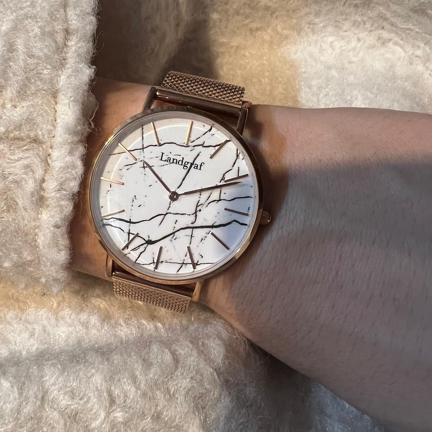 Women's watch with marble dial and mesh bracelet