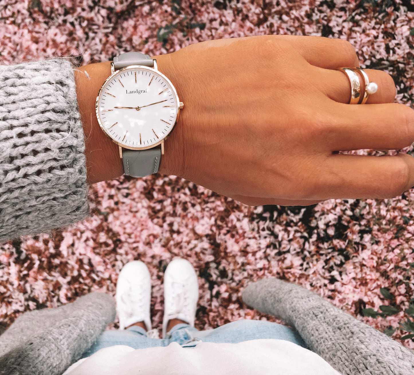 Elegant women's watch with genuine leather strap