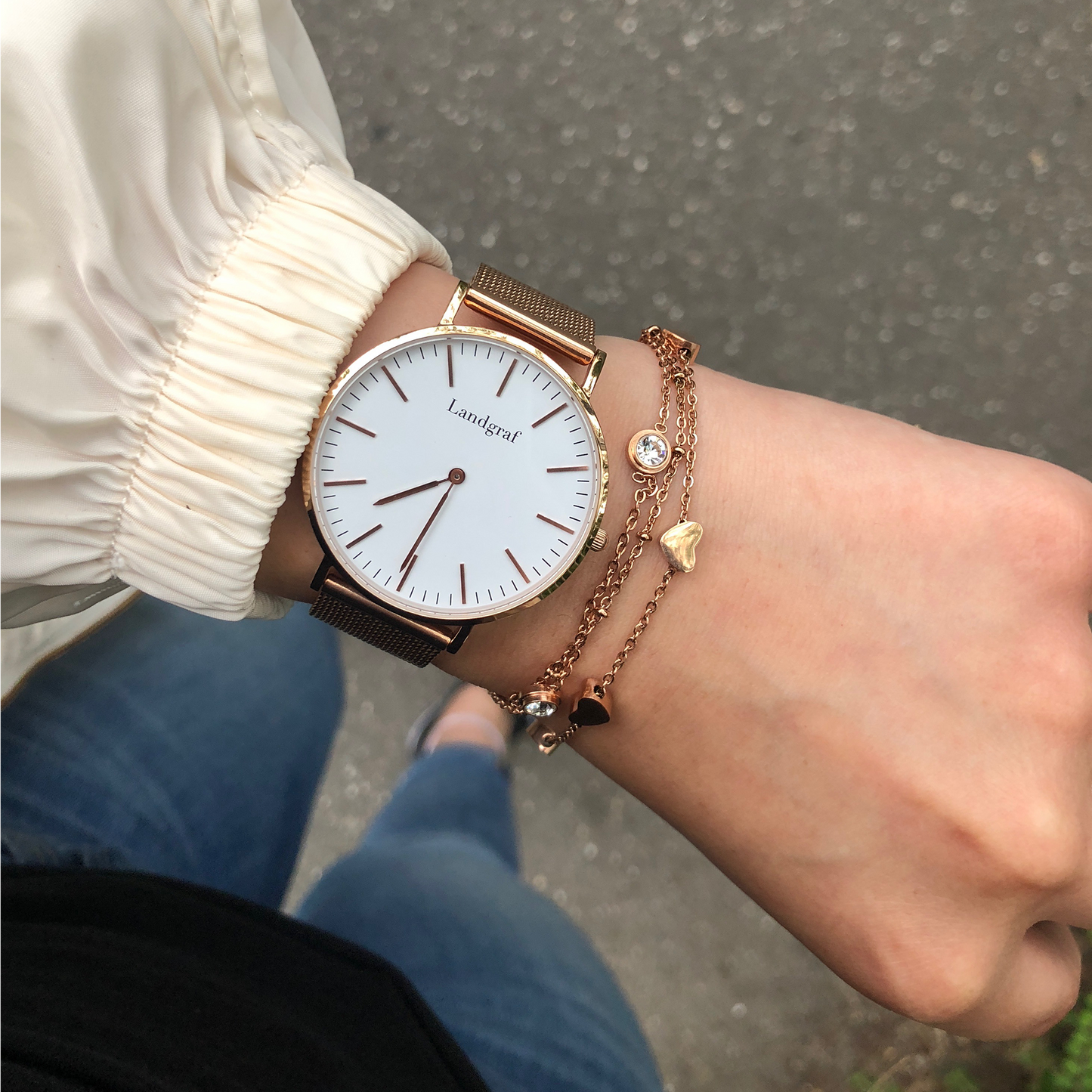 Elegant watch with mesh strap