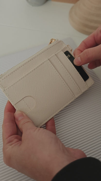 Suvenir de sarcină cu design modern și mesaj de tip loading, perfect pentru anunțuri către familie și prieteni.