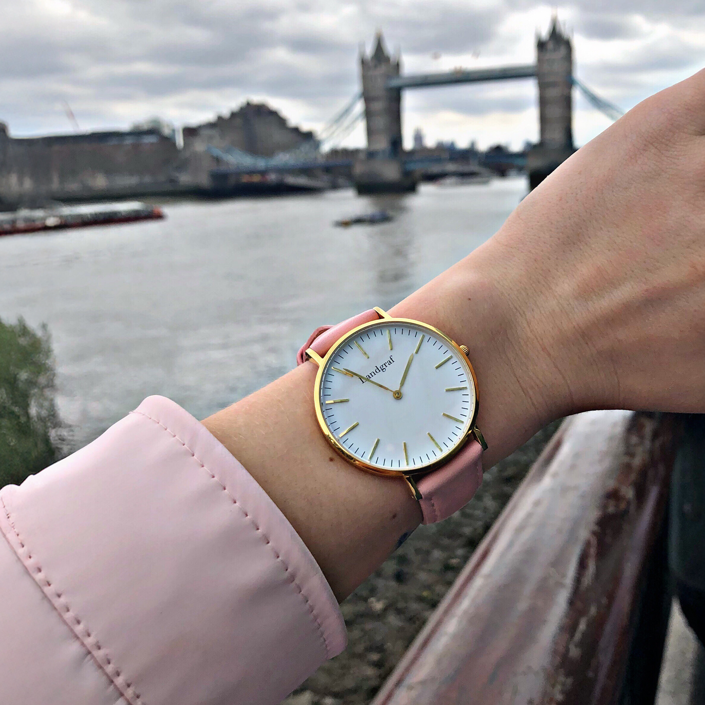 Elegant women's watch with genuine leather strap